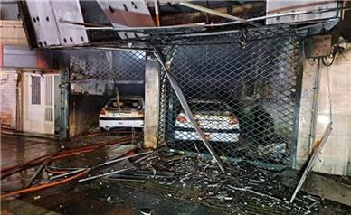 آتش در یک تعمیرگاه در محله آذربایجان تهران/ ۳ خودرو نابود شد