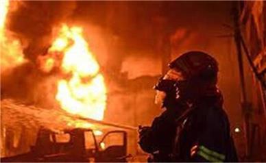 آتش سوزی در چهار راه مولوی/ مغازه های موتور فروشی در حال سوختن، خانه‌ها در حال تخلیه + فیلم