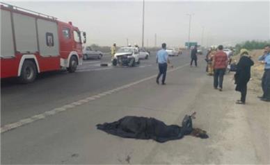 مرگ ۲ نفر در تصادف پراید با بلوک سیمانی در آزادراه تهران - قم