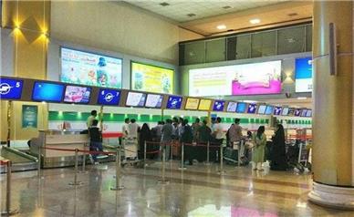 سرگردانی جمعی از زائران در فرودگاه مشهد/ چون شرکت اینترنتی تخلف کرده، پرواز ما را کنسل کردند!