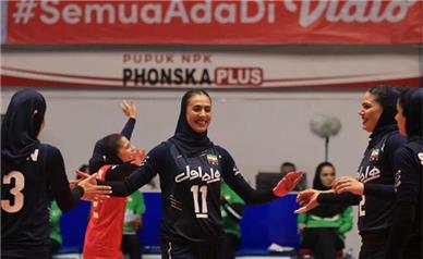 پیروزی زنان والیبالیستِ ایرانی مقابل هنگ‌کنگ