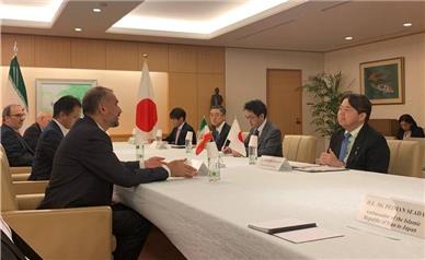 دیدار وزرای خارجه ایران و ژاپن/ ژاپن گره مذاکرات برجامی را باز می‌کند؟