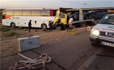 ۷ مصدوم در حادثه تصادف خودروی زائران ایرانی + اسامی مصدومان