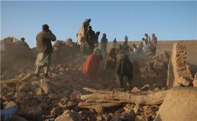 شمار قربانیان زمین‌لرزه در افغانستان به ۵۰۰ نفر رسید