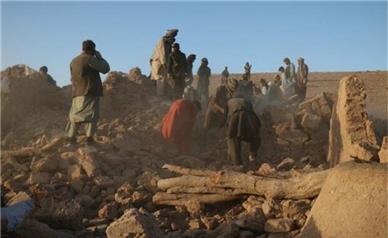 فاجعه‌ی زلزله در هرات؛ ۲۴۴۵ نفر جان باختند