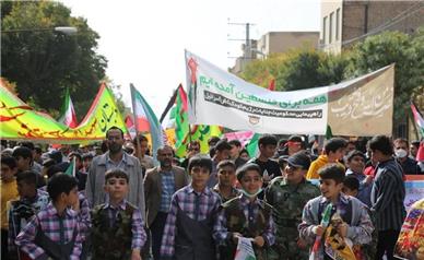 حضور تلاشگران ذوب آهن اصفهان در اجتماع و راهپیمایی ۱۳ آبان