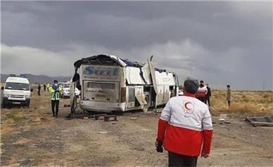 ۲ کشته و ۱۵ مصدوم در حادثه‌ی واژگونی اتوبوس در محور اسفراین به بجنورد