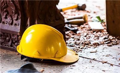مصدومیت و فوت سه کارگر در سقوط سبد تاورکرین در یک کارگاه ساختمانی
