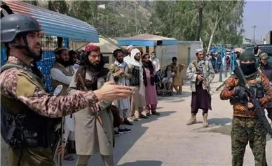 سایه جنگ بر سرِ جنوب آسیا/ تنش‌ میان افغانستان و پاكستان بالا گرفت