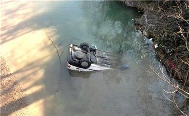 سقوط خودرو به رودخانه چالوس و مفقود شدنِ یک نفر