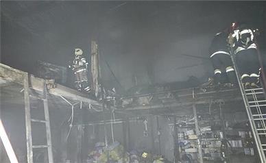 آتش‌سوزی گسترده سوله ۱۰۰۰ متری در چهاردانگه