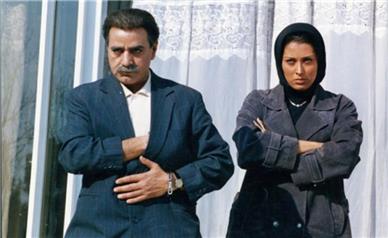 این روزها یک فیلم قدیمی از پرویز پرستویی دست به دست می‌شود