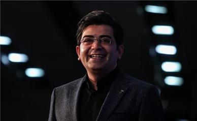 فرزاد حسنی ماندنی شد؛ ادامه تولید و پخش ماندنی‌ها