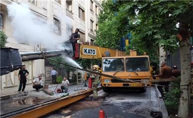 واژگونی جرثقیل ۶۰ تنی در کنار آموزشگاه زبان