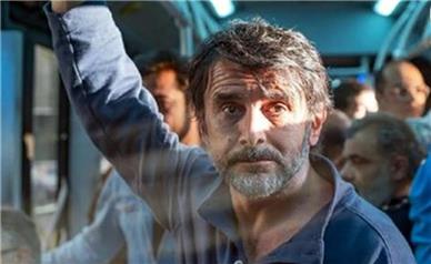 نگاهی به کارنامه‌ی امین حیایی؛ از « کوکتل‌مولوتوف» تا «زیبا صدایم کن»