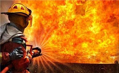 آتش‌سوزی گسترده در بازار بزرگ شاهین‌شهر/ دو نفر مصدوم شدند