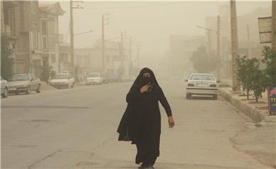 کرمان به دلیل ریزگردها تعطیل شد