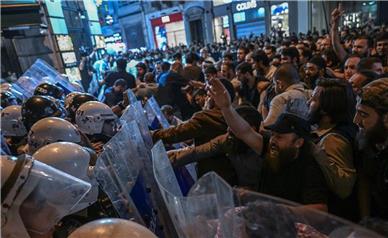 اعتراضات گسترده در ترکیه/ ماجرای یک توهین که خشم مردم را برانگیخت