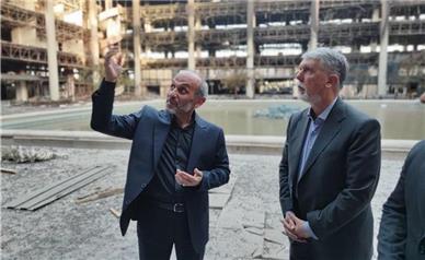 بازدید وزیر فرهنگ از ساختمان شیشه ای