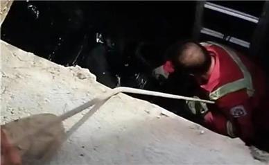 سقوط نگهبان به داخل مخزن قیر در کارخانه آسفالت قروه