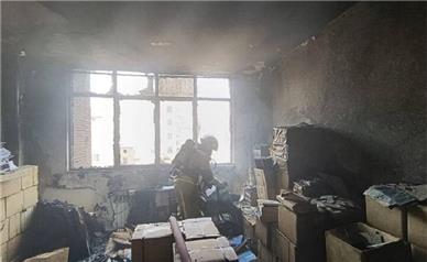 آتش‌سوزی یک مجتمع مسکونی در خیابان فرخ اصفهان