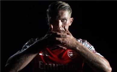 ویکتور گیوکرس به آرسنال پیوست؛ گران‌ترین خرید تاریخ فوتبال سوئد انجام شد