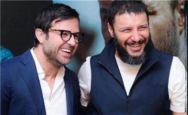 عکس جواد عزتی و هومن سیدی روی فرش قرمز