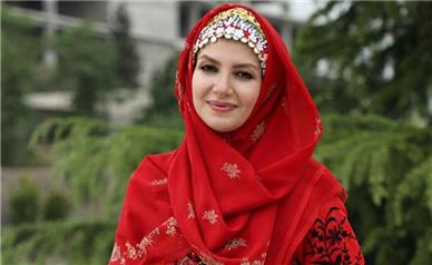 قاب صمیمانه مجری زن صداوسیما و خاله شادونه در اصفهان