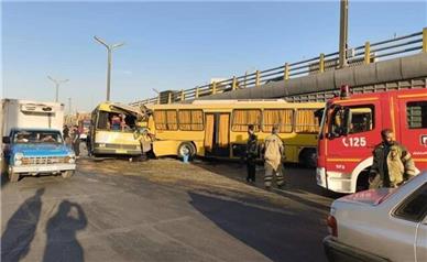 تعداد مصدومان تصادف دو اتوبوس در جاده کرج افزایش یافت