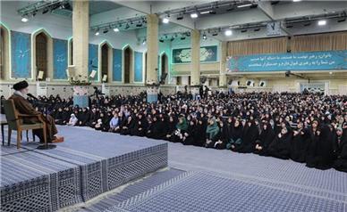 اسلام بر رعایت کامل احترام زن تأکید دارد