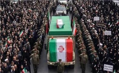 هر آنچه باید قبل از حضور در مراسم بدرقه و تشییع رهبر شهید همراهتان باشد/ قبل از خروج از خانه این چک‌لیست را مرور کنید/ ۱۰ وسیله‌ ضروری