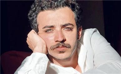 علی شادمان «غروب مامان» را می‌خواند