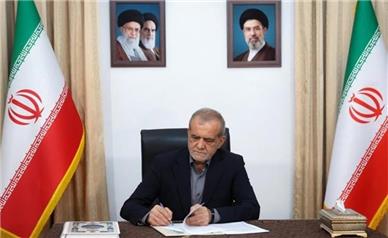 پزشکیان: فرهنگ نماز می‌تواند جامعه را در برابر دشواری‌ها استوارتر کند